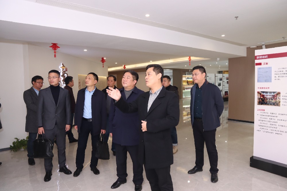 鄂州市律师协会副会长柯国顺一行到所参观交流