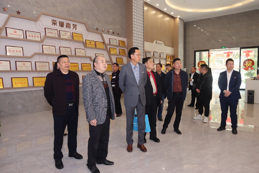 清远市司法局党组书记、市律师行业党委书记谭兵一行到所参观交流