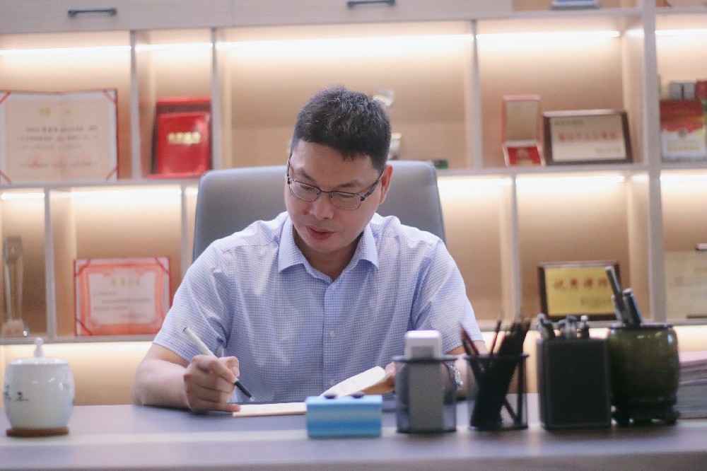 尽责履职丨谢海琼获聘为市依法治网专家咨询库专家