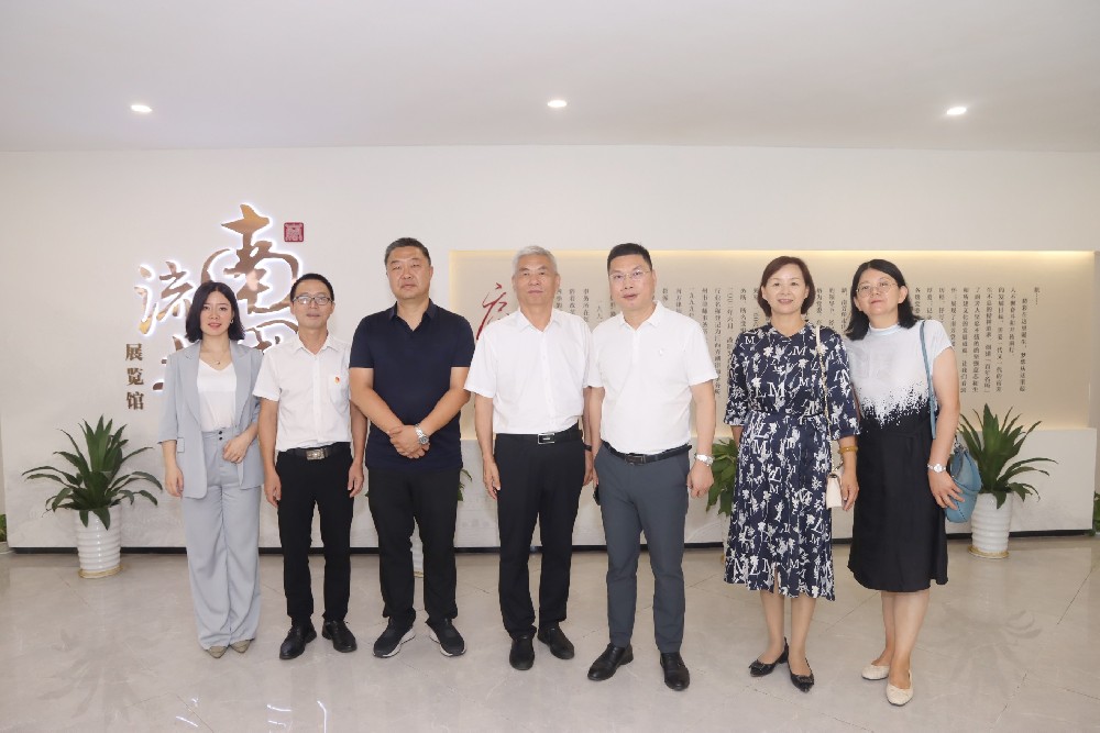 新疆洪颐律师事务所一行到所参观交流