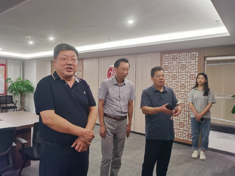 河南省司法厅副厅长鲁建学一行到南芳所参观考察