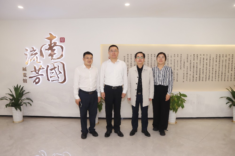 北京市东卫律师事务所管委会主任毛洪涛一行到南芳所参观访问