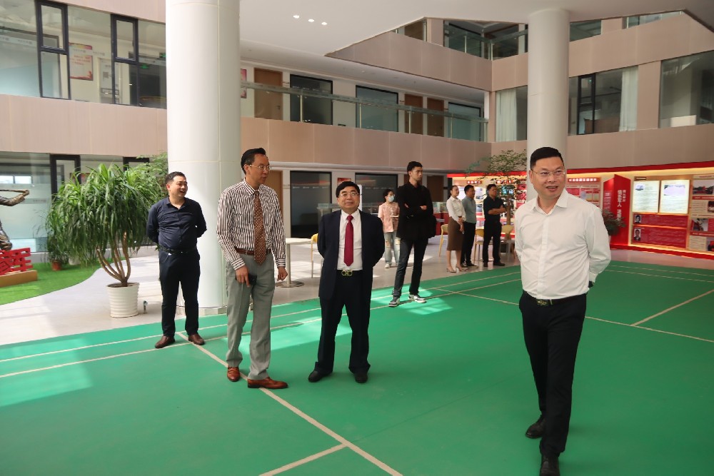 云南天外天律师事务所主任罗坷一行到南芳所参观访问