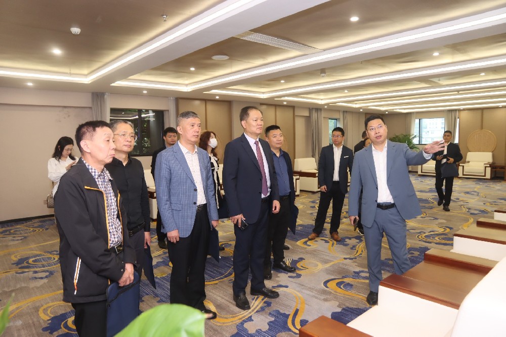 仙桃市律师行业党委书记汤文军一行到所参观交流