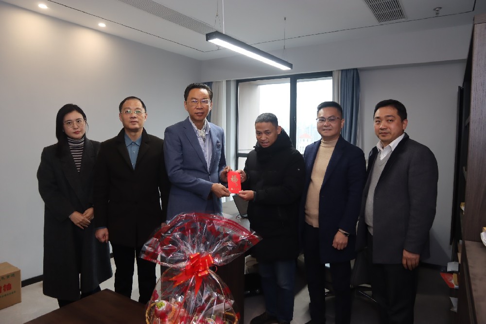 所工会开展春节慰问送温暖活动