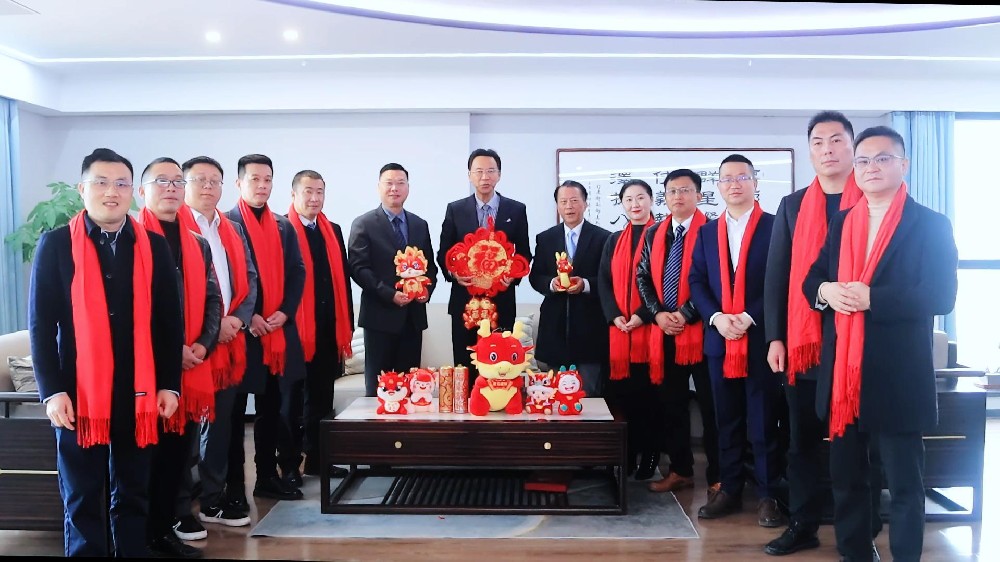 龙年贺岁丨南芳律师给大家拜年啦！