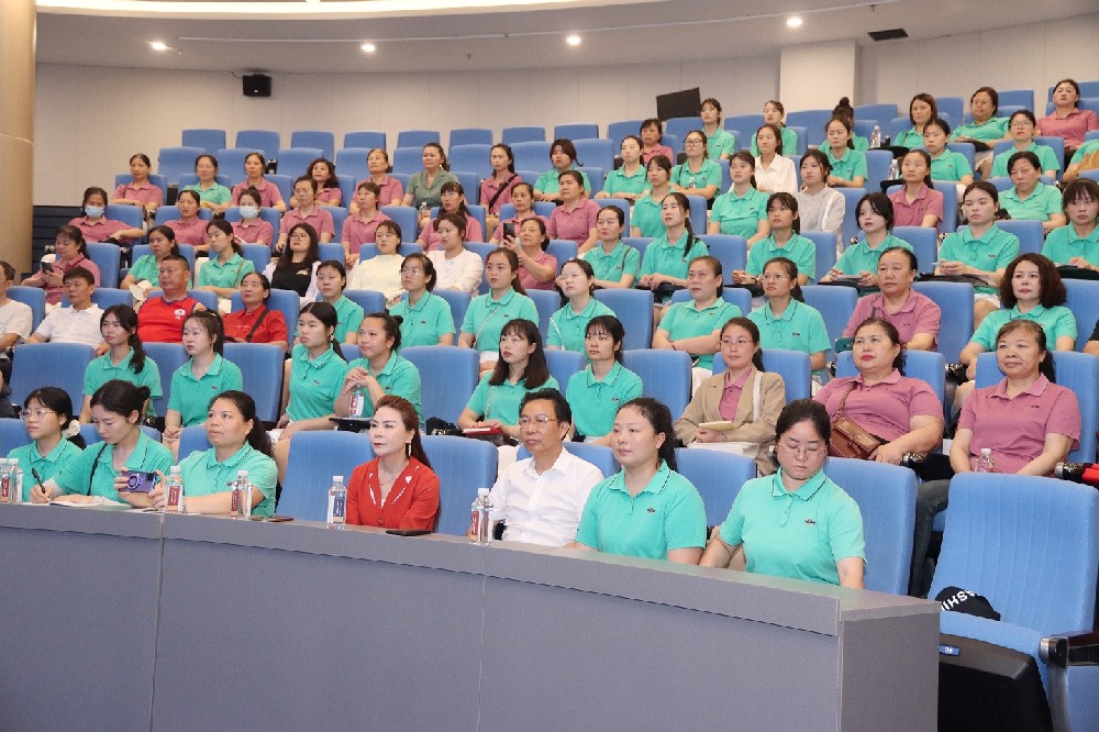 赣州幸蓉幼教集团学习交流团到南芳所参观