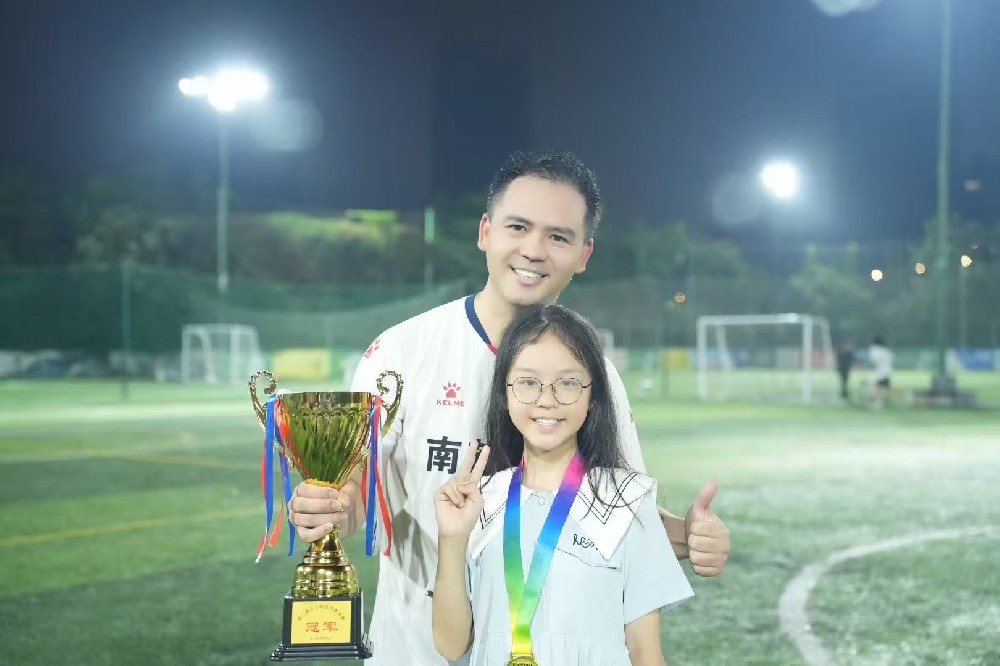 从“孤勇者”到“领航人”：律师的中场战事——在法庭与绿茵场间，踢好人生这场持久战