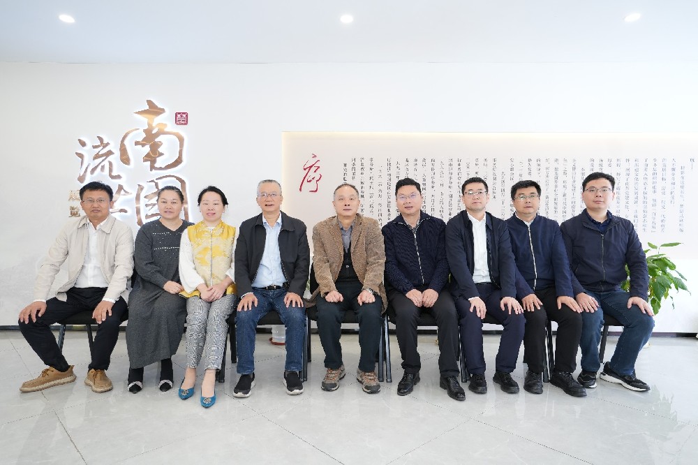 赣州市政协副主席、党组副书记蓝应尚一行莅临南芳律所走访调研