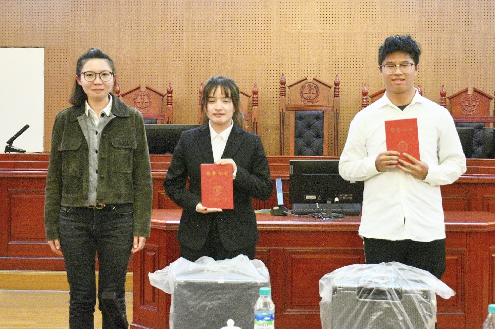 南芳律所携手江西理工大学法学院举办“南芳律师杯”法学生职业规划大赛，钟婷律师担任评委